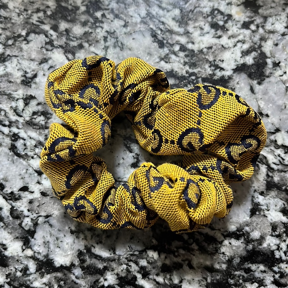 GG scrunchie 💛